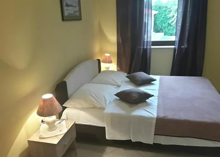 Apartman With A Swimming Pool Zbandaj, - 14154 *